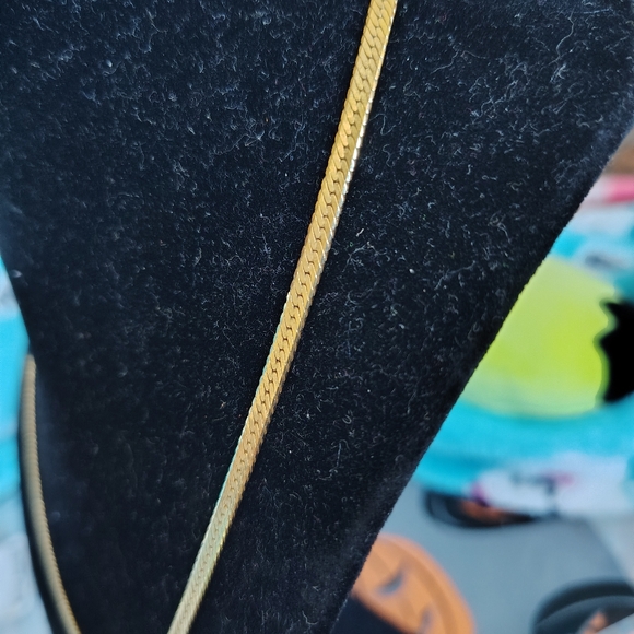 Gold toned chain - Picture 3 of 3